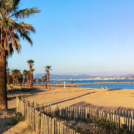Maison Charmante A Avec Vue Sur La Et Piscine Коголин