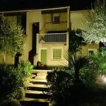 Maison Charmante A Avec Vue Sur La Et Piscine בית נופש