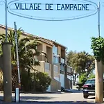 Maison Charmante A Avec Vue Sur La Et Piscine