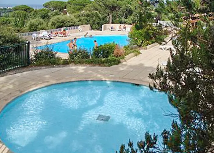 Hébergement de vacances Maison D'une Avec Vue Sur La Piscine Partagee Et Jardin Clos A A 4 Km De La